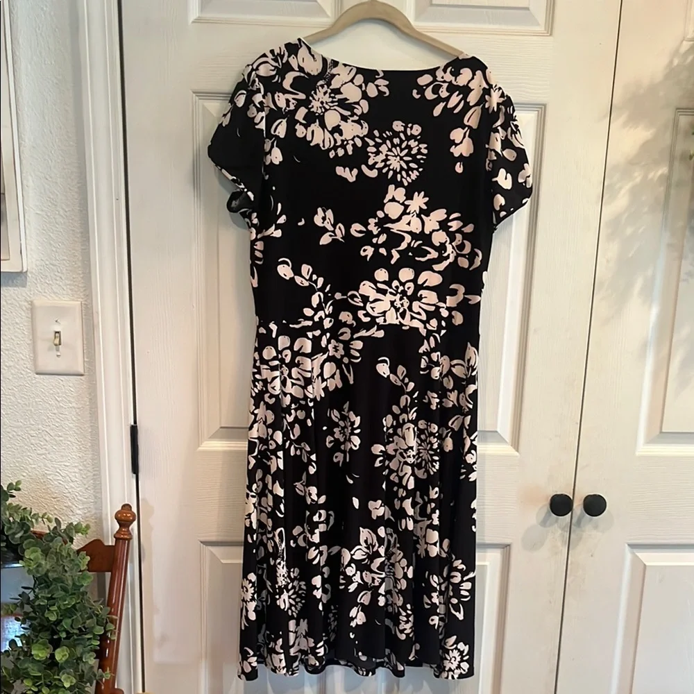 American Living Black Cream V-Neck Flutter Sleeve Midi Dress - Picture 4 of 4